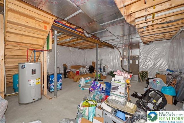 225 Swan Court, Middle Smithfield Twp, PA 18302