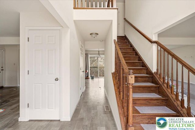 225 Swan Court, Middle Smithfield Twp, PA 18302