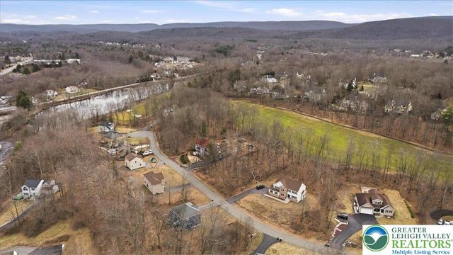 225 Swan Court, Middle Smithfield Twp, PA 18302