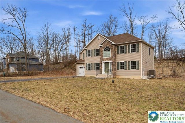 225 Swan Court, Middle Smithfield Twp, PA 18302