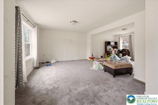 225 Swan Court, Middle Smithfield Twp, PA 18302