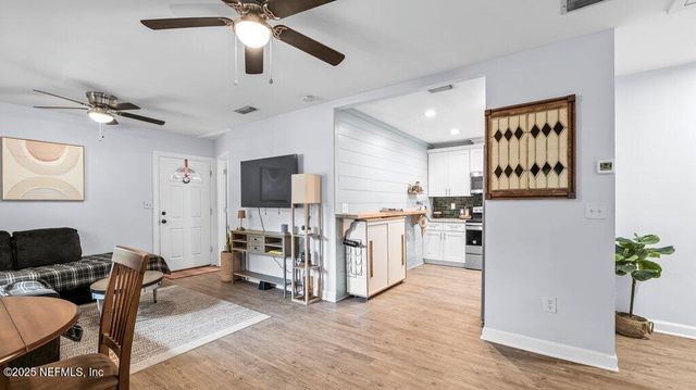 2830 PARR Court W, Jacksonville, FL 32216