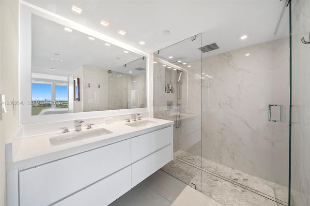 400 S Pointe Dr 2101, Miami Beach, FL 33139