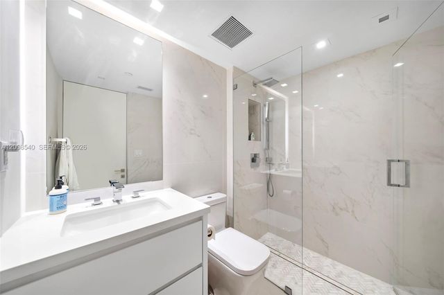 400 S Pointe Dr 2101, Miami Beach, FL 33139