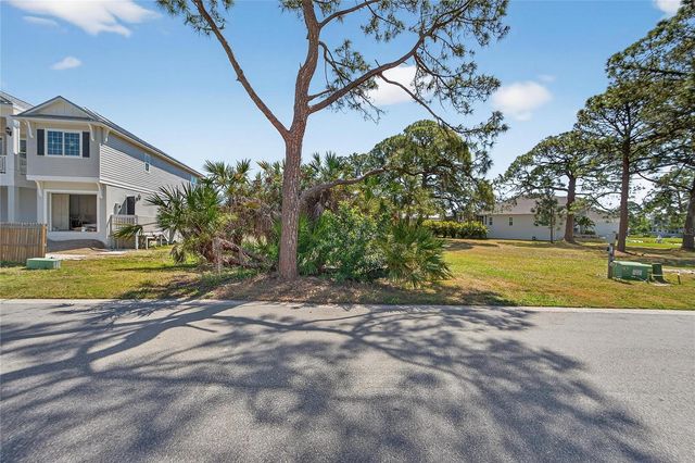 HARBOUR WATCH DRIVE, Tarpon Springs, FL 34689