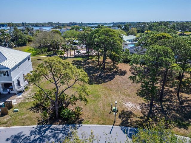 HARBOUR WATCH DRIVE, Tarpon Springs, FL 34689