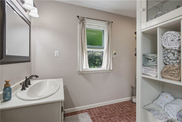 319 Ridgewood Drive, Syracuse, NY 13206
