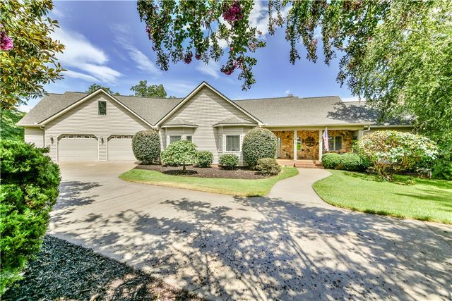 319 Venture Drive, West Union, SC 29696