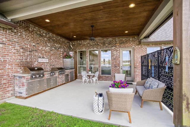 7335 Lillie Dr, Denham Springs, LA 70706