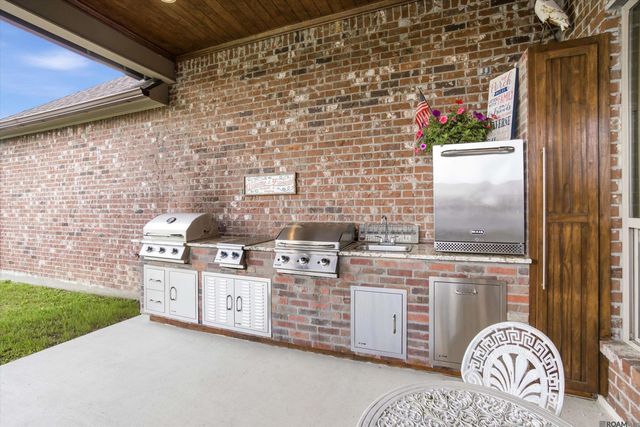 7335 Lillie Dr, Denham Springs, LA 70706