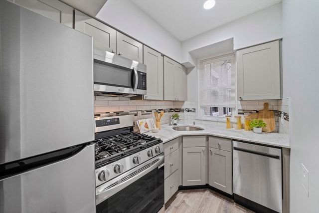 1564 Commonwealth Ave 3, Boston, MA 02135