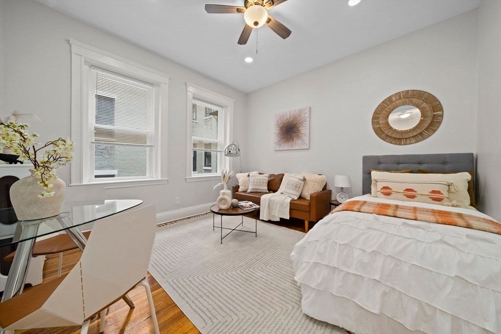 1564 Commonwealth Ave 3, Boston, MA 02135