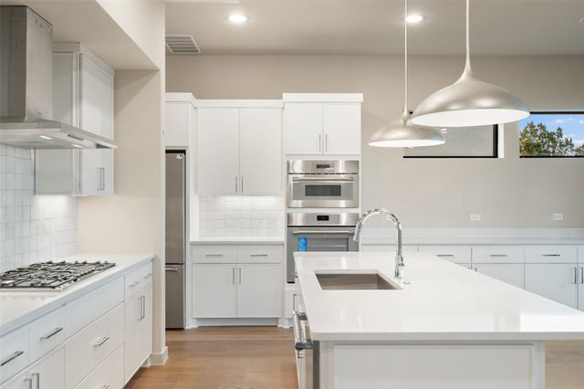 9803 Ribelin Ranch CT 16, Austin, TX 78750