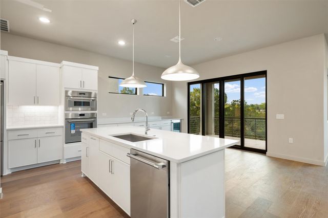 9803 Ribelin Ranch CT 16, Austin, TX 78750