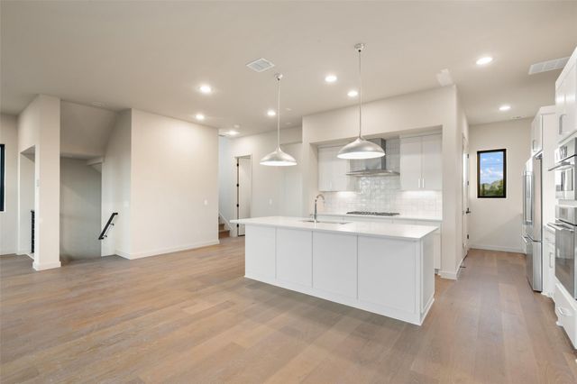 9803 Ribelin Ranch CT 16, Austin, TX 78750