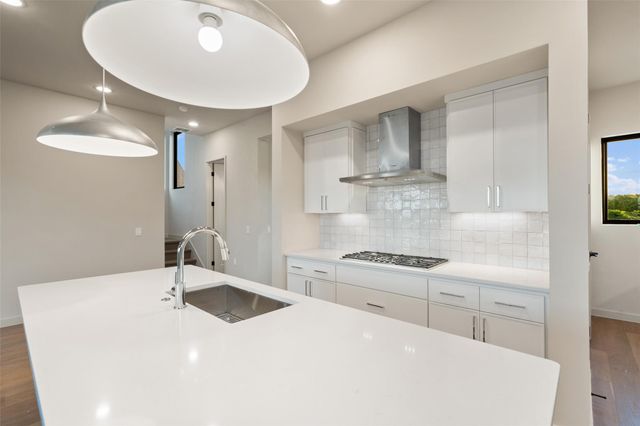 9803 Ribelin Ranch CT 16, Austin, TX 78750