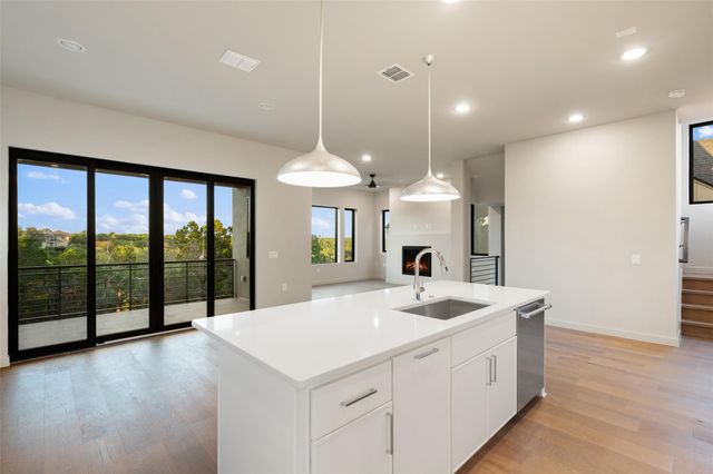 9803 Ribelin Ranch CT 16, Austin, TX 78750