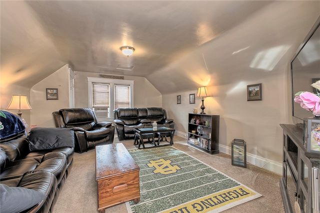 1016 Patterson Ave, Jeannette, PA 15644