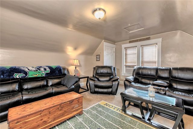 1016 Patterson Ave, Jeannette, PA 15644
