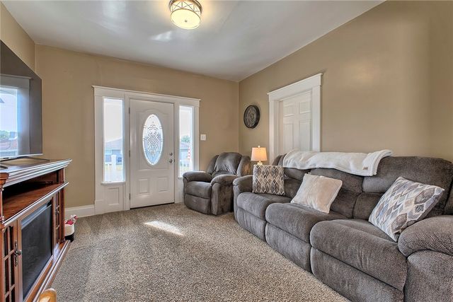 1016 Patterson Ave, Jeannette, PA 15644