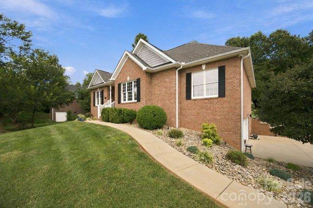 1463 Brookstone Drive, Hickory, NC 28602