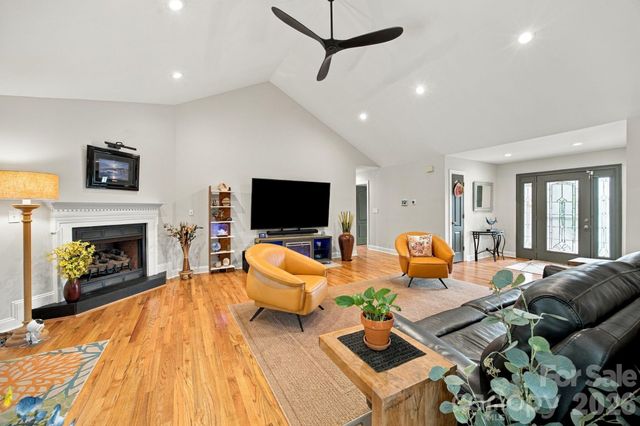 1463 Brookstone Drive, Hickory, NC 28602