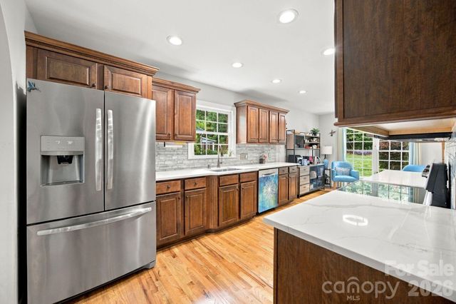 1463 Brookstone Drive, Hickory, NC 28602