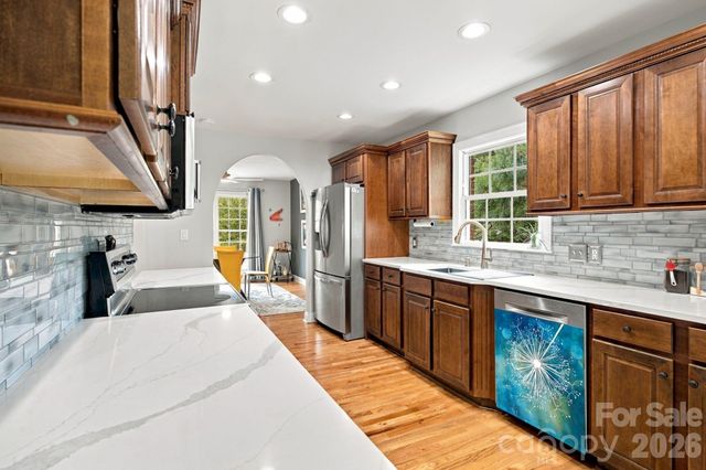1463 Brookstone Drive, Hickory, NC 28602