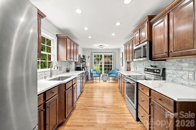 1463 Brookstone Drive, Hickory, NC 28602