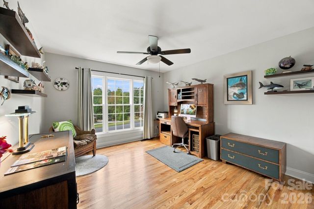 1463 Brookstone Drive, Hickory, NC 28602