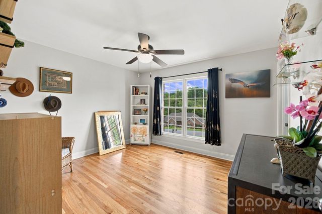 1463 Brookstone Drive, Hickory, NC 28602