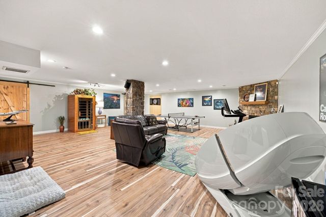 1463 Brookstone Drive, Hickory, NC 28602