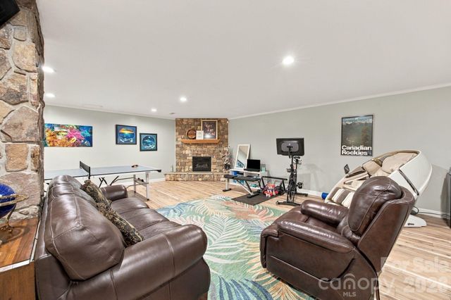 1463 Brookstone Drive, Hickory, NC 28602