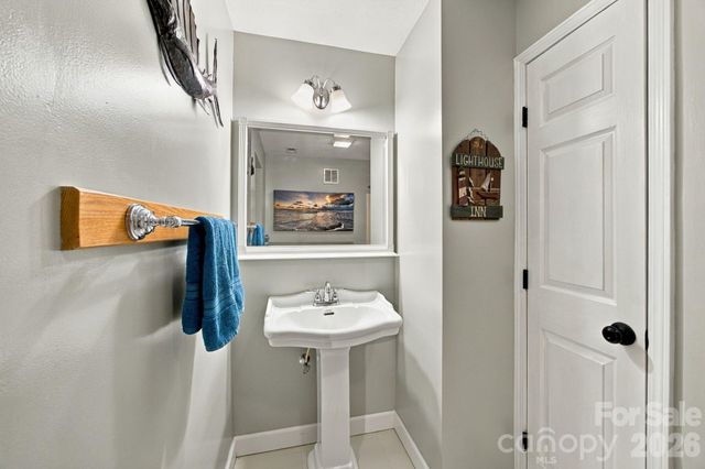 1463 Brookstone Drive, Hickory, NC 28602