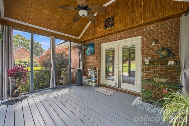 1463 Brookstone Drive, Hickory, NC 28602