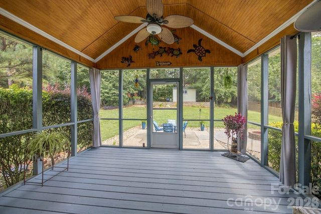 1463 Brookstone Drive, Hickory, NC 28602