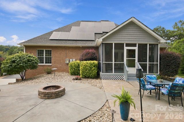 1463 Brookstone Drive, Hickory, NC 28602