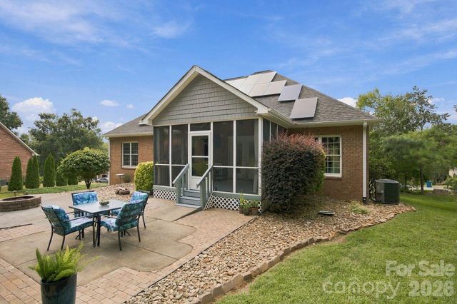 1463 Brookstone Drive, Hickory, NC 28602