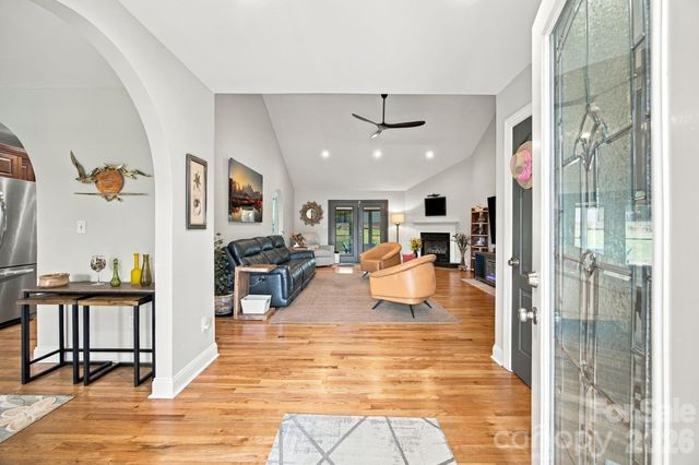1463 Brookstone Drive, Hickory, NC 28602