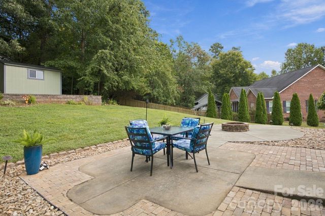 1463 Brookstone Drive, Hickory, NC 28602