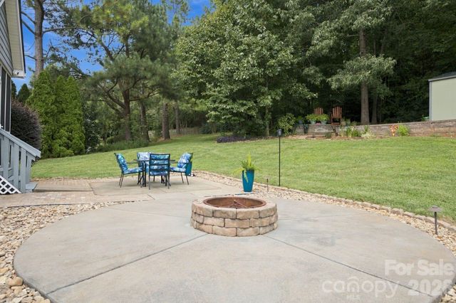 1463 Brookstone Drive, Hickory, NC 28602