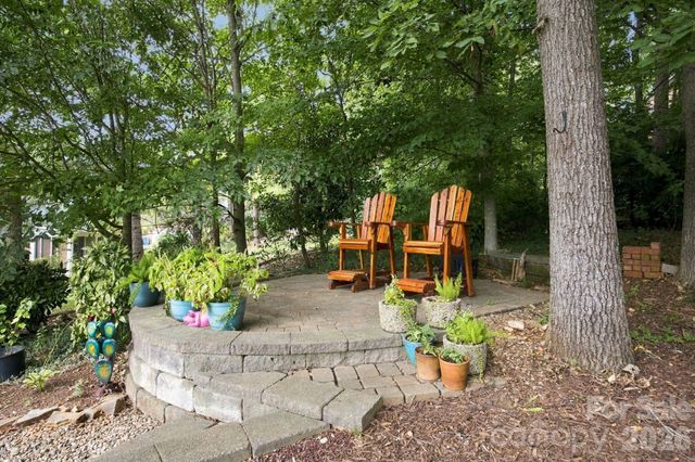 1463 Brookstone Drive, Hickory, NC 28602
