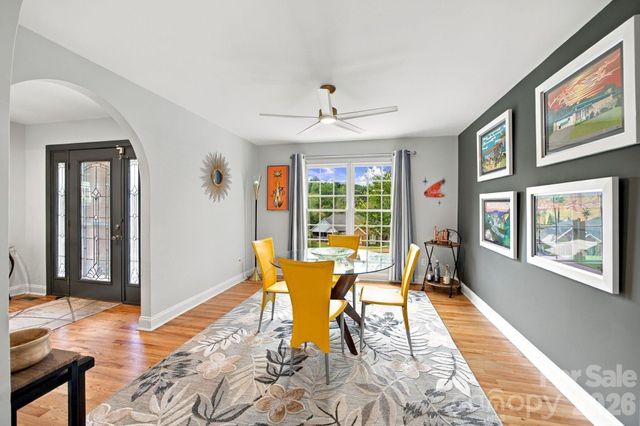 1463 Brookstone Drive, Hickory, NC 28602