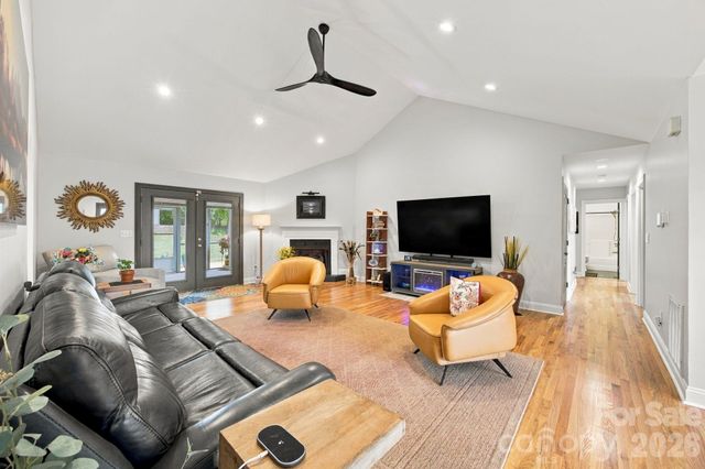 1463 Brookstone Drive, Hickory, NC 28602