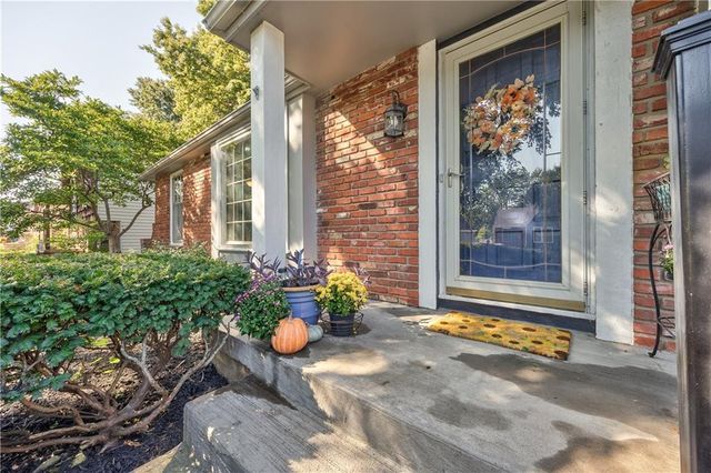 7736 Westgate Drive, Lenexa, KS 66216