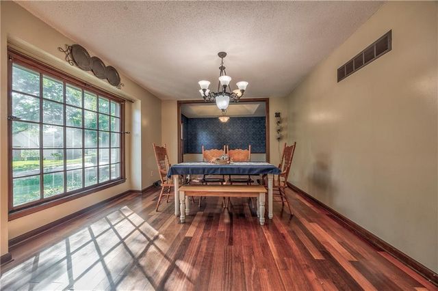 7736 Westgate Drive, Lenexa, KS 66216