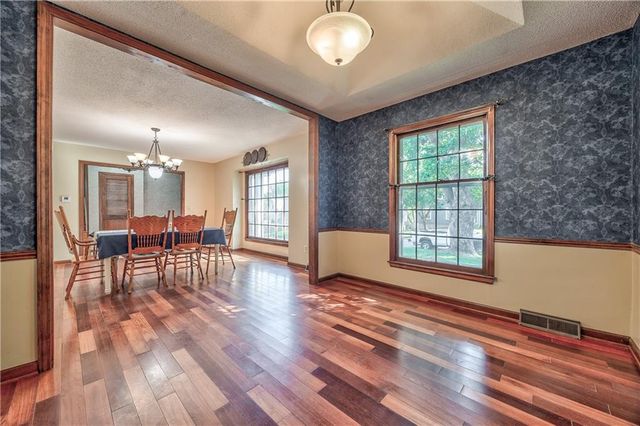 7736 Westgate Drive, Lenexa, KS 66216