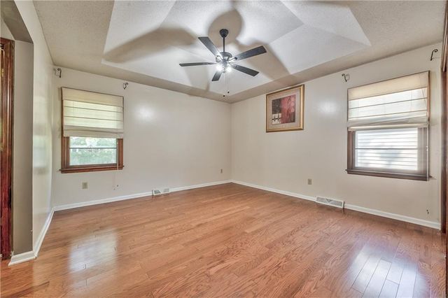 7736 Westgate Drive, Lenexa, KS 66216