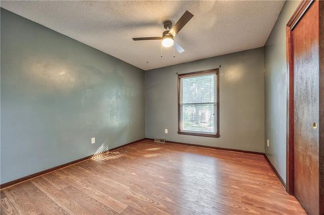 7736 Westgate Drive, Lenexa, KS 66216