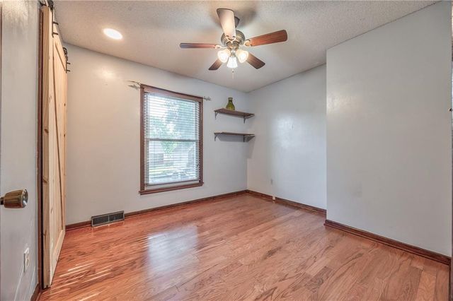 7736 Westgate Drive, Lenexa, KS 66216